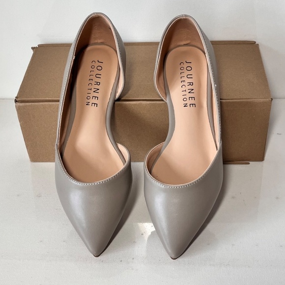 Journee Collection Cortni Pointed-Toe Flats - Picture 6 of 8